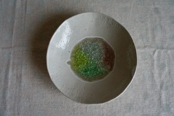 Assiette creuse en grès décor verre – Image 2