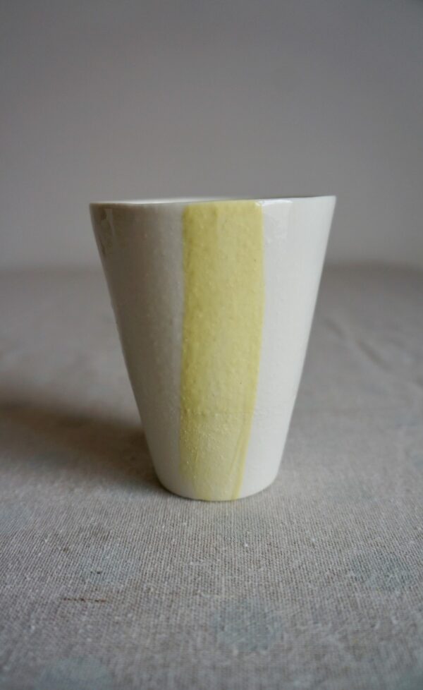 Gobelet/tasse en porcelaine "jaune"